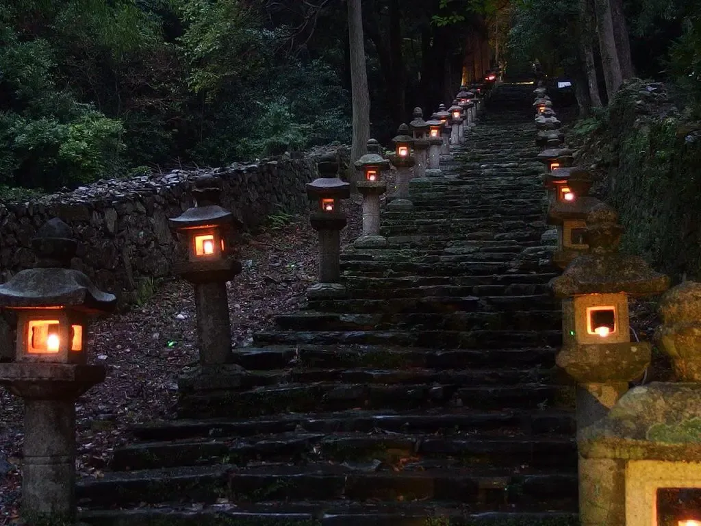 福岡市・博多川の上に期間限定「川床」 竹灯籠５００個がライトアップ：地域ニュース :