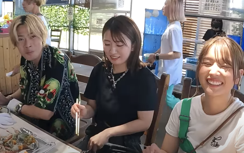 コムドット赤組日帰り旅行バレンシアガTシャツの値段はいくら？お役立ちニュース速報