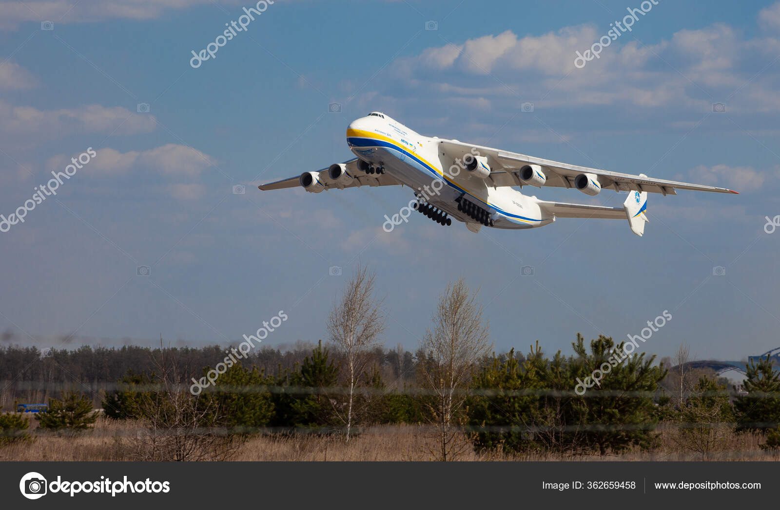1:400スケール アントノフ AN-225 ムリヤ モデル