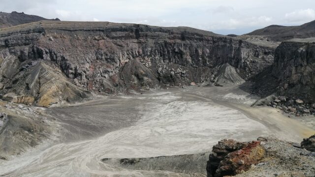 No.374 熊本県 見られたらラッキー！？ど迫力の「阿蘇中岳火口」で地球の鼓動を感じた！ - 週末大冒険