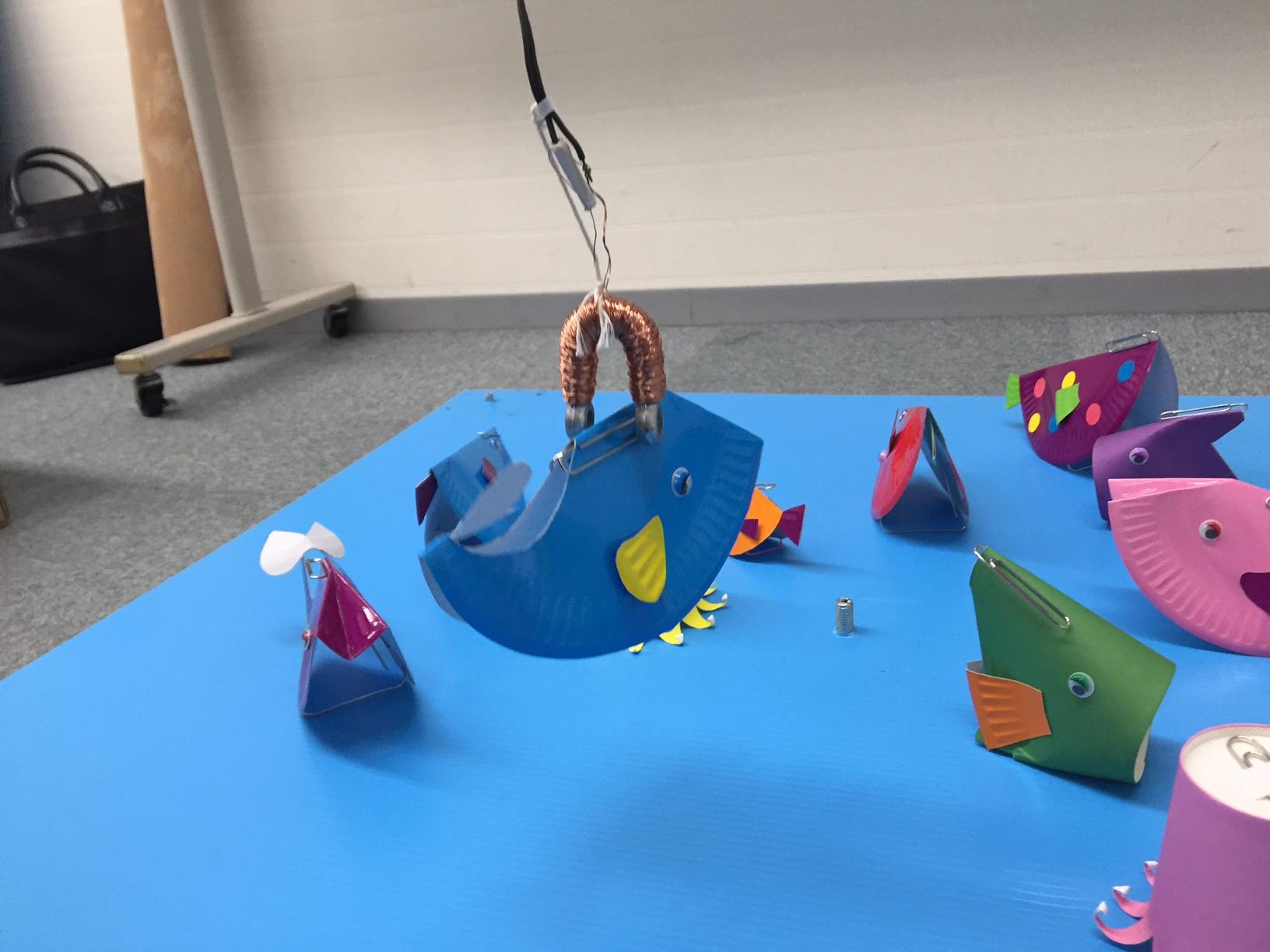 フェルトで作った魚釣りです⸜ *ˊᗜˋ* ⸝魚達の方にはクリップをつけて釣竿には磁石をつけています😁どの魚も可愛いですよ🥺❤️@1flower_felt_mamagoto様･ フェルトままごと部