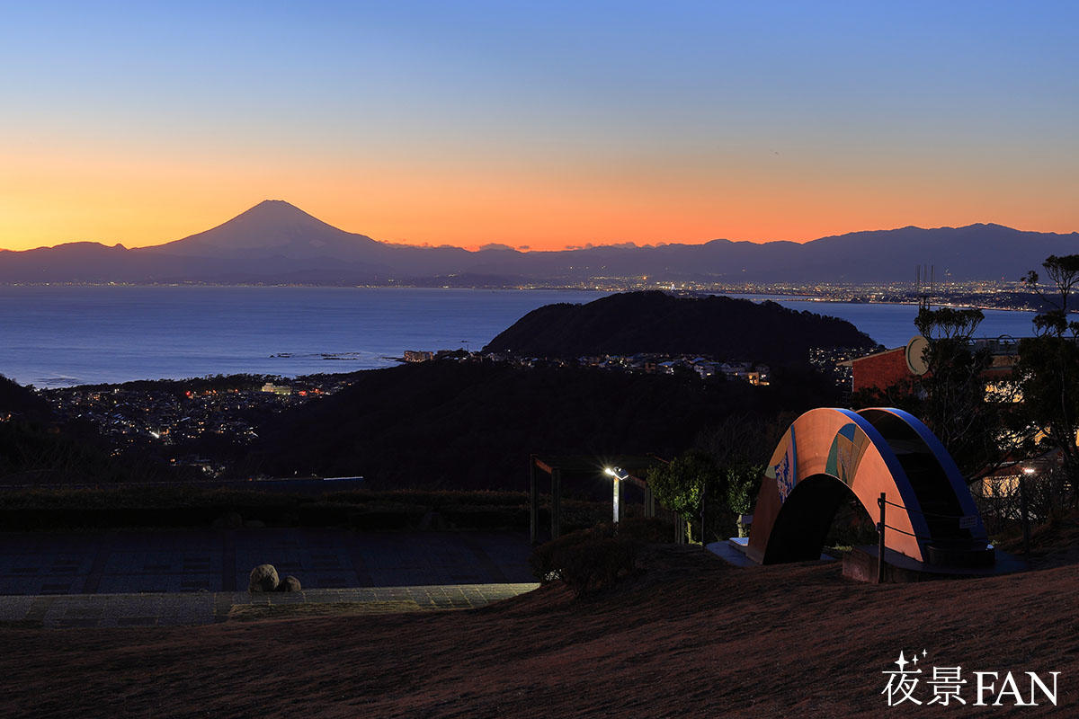 富士山も見える湘南国際村の夜景スポット！無料駐車場もあり便利夜景FANマガジン