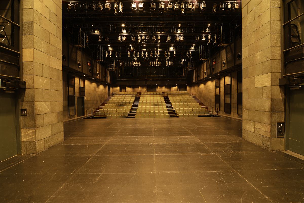 見学会 『世田谷パブリックシアター劇場ツアー』シアタートラム編 ～芸術監督と話そう！～ : やっぱし舞台が好き