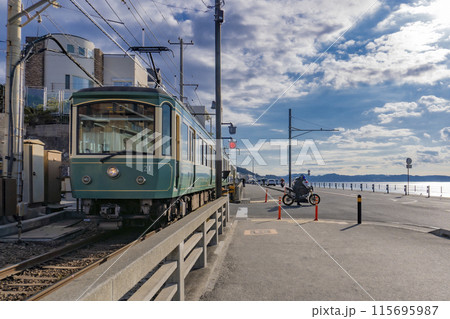 水彩画原画 湘南の海５・江ノ電七里ヶ浜踏切 ＃408