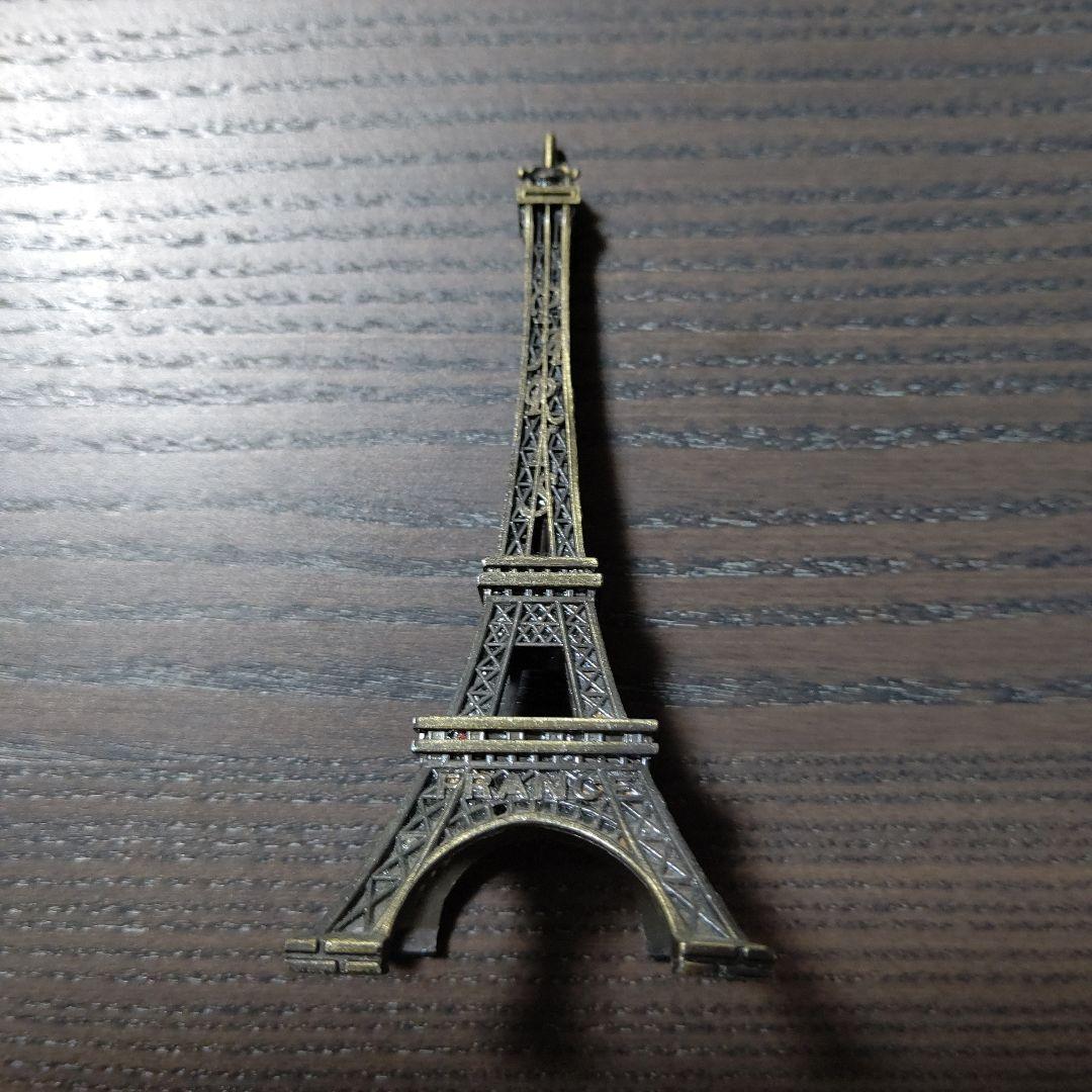 最初の批判を跳ね返した、パリの永遠のランドマーク エッフェル塔パリ旅行のシニアなヒント