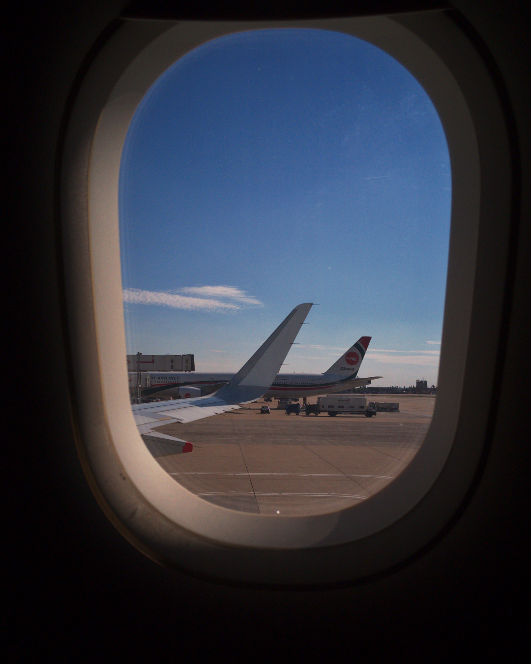 飛行機の窓外の景色 Stock PhotoAdobe Stock