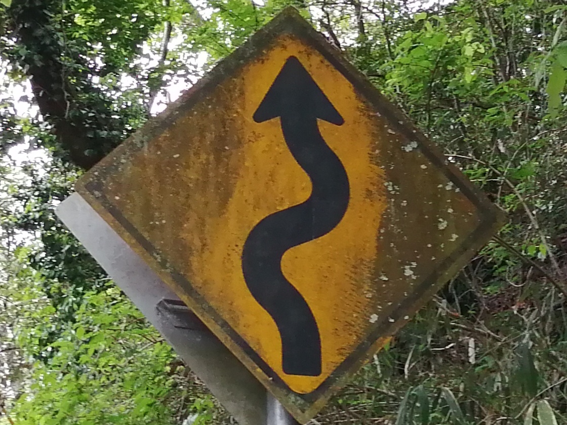 つづら折り 標識の写真素材 -