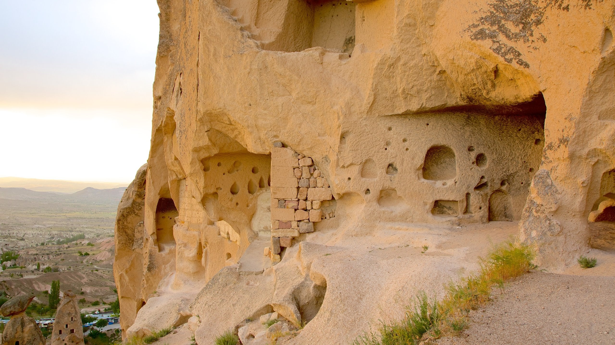 ウチヒサール城海外旅行・国内旅行のツアーやホテル予約はNEWT ニュート