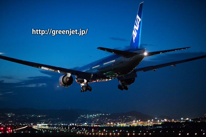 夜の離陸機２ 伊丹空港千里川土手 練炭ジェットの写真素材36616987- PIXTA