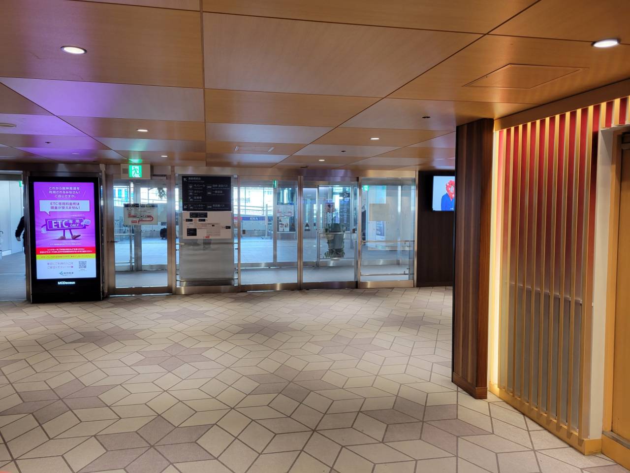 空港 到着ロビー 大阪空港 伊丹空港の写真素材 -