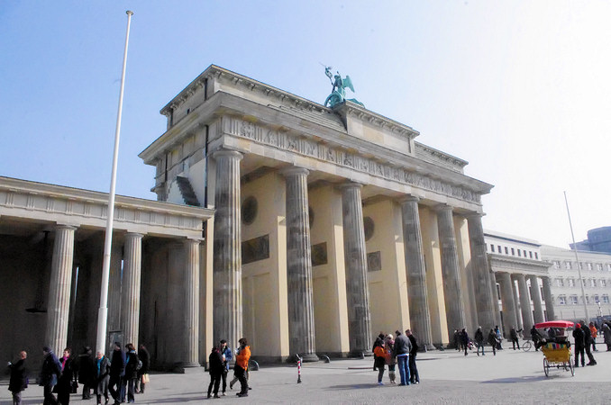 ブランデンブルク門」の2.5万点のロイヤリティフリー画像、写真素材、絵Shutterstock