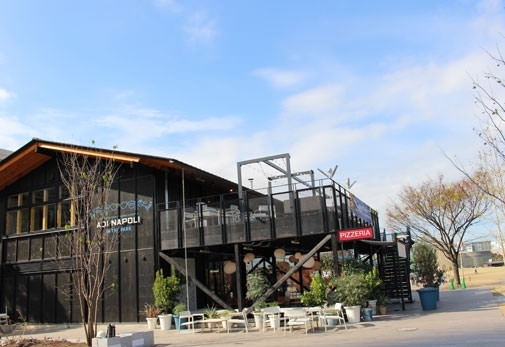 都会のオアシスでティータイムを。“緑に覆われた”東京都内のカフェ8選RETRIP リトリップ