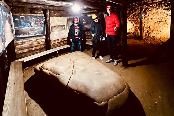 サラエボボスニアのヴィソコ・ピラミッドの謎と秘密GetYourGuide