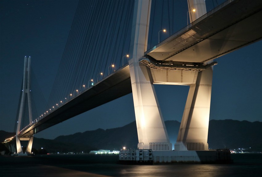 大迫力！！多々羅大橋の夜景を生口島 瀬戸田 から望む！あんきにしとるかの