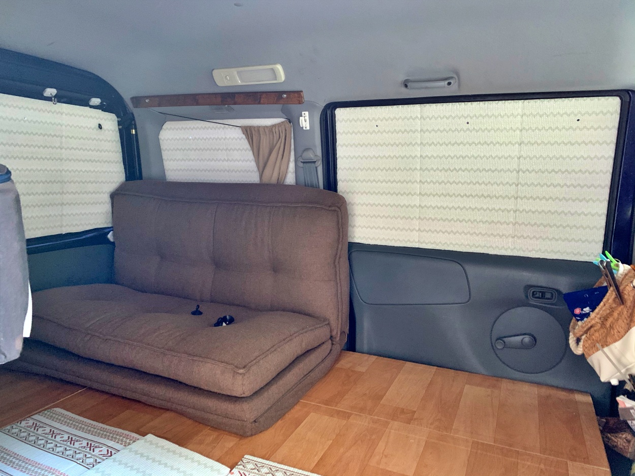 車中泊使用の軽バンハイゼットをDIYでフルフラットしていきました壁歩きブログ