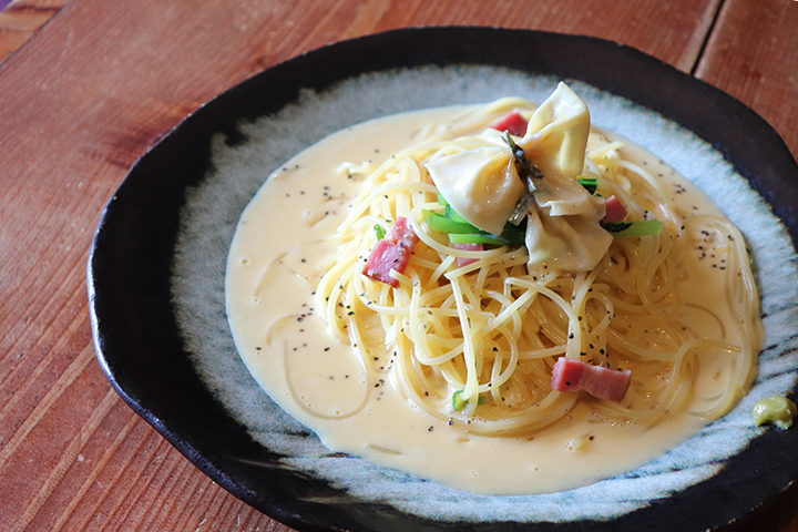 霧降高原のランチは、山のレストランでクラッシックハンバーグを。人生は食べて楽しむ