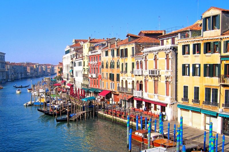 大人のノスタルジーを誘う。イタリアの水上都市「ベネチア」で上質なバカンスをキナリノ