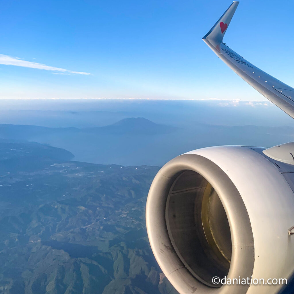 機窓写真の撮り方 機内から窓の外の景色を綺麗に撮るコツAvi Media