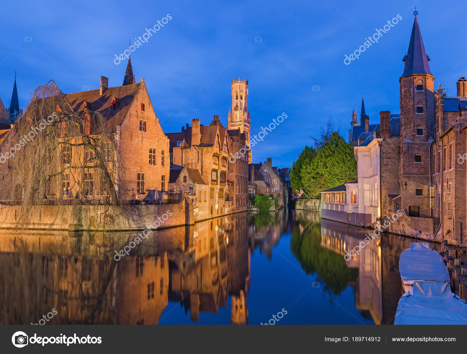 運河のある中世の街 ブルージュの街並みベルギー まっち