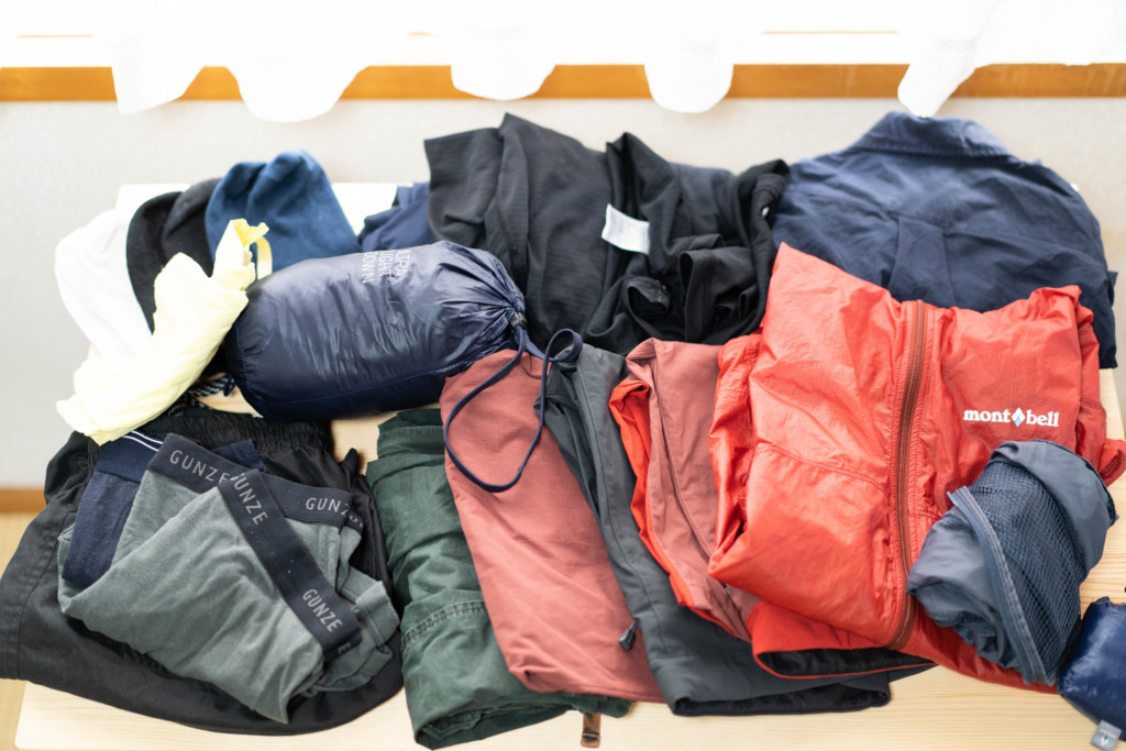 旅行時のカバンの中身 メンズミニマリスト 男