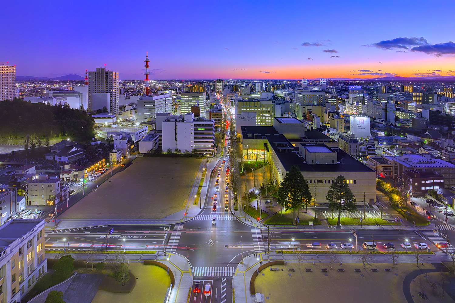 日光ランドマーク🎡 全国でも珍しい、屋上観覧車が設置してある複合商業施設。観覧車は地上40ｍまで到達！日光連山を一望できるポイントで、1台あるスケルトンゴンドラも迫力満点！というわけでスケルトン乗ってきた😌栃木県日光日光ランドマークドライブ