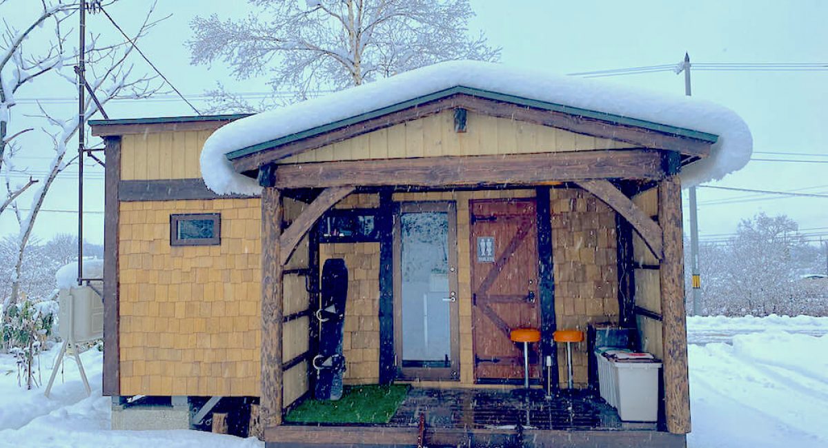 モンブランの山麓に佇む冬のコテージELLE DECORエル・デコ