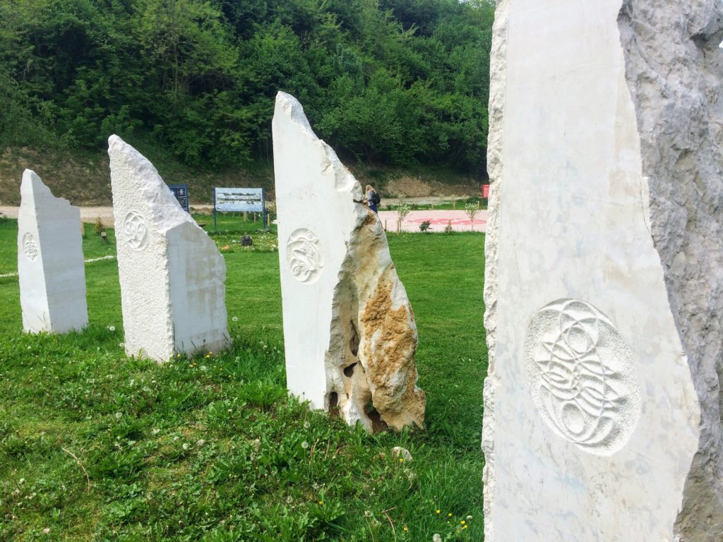 ボスニアのピラミッド：世界最大のピラミッド サラエボ発Guide to