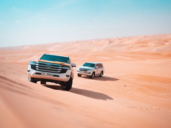 アブダビ：夕方の砂漠サファリツアー＋ディナー 即日発券楽天トラベル 観光体験