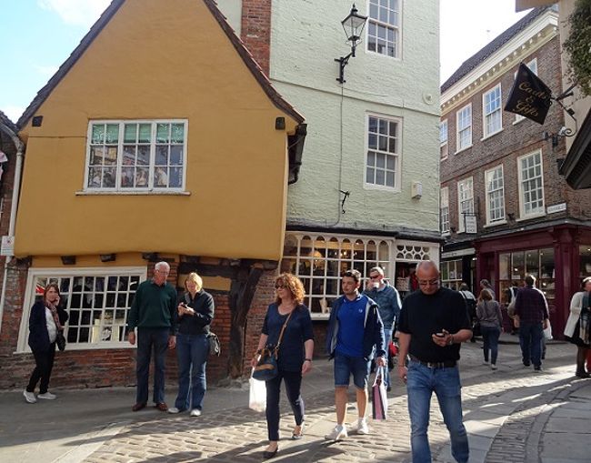 イギリスは地方都市も魅力的！城壁に囲まれた街ヨーク London AtoZ英国の最新情報をお届け-チェルシーガーデンズUK