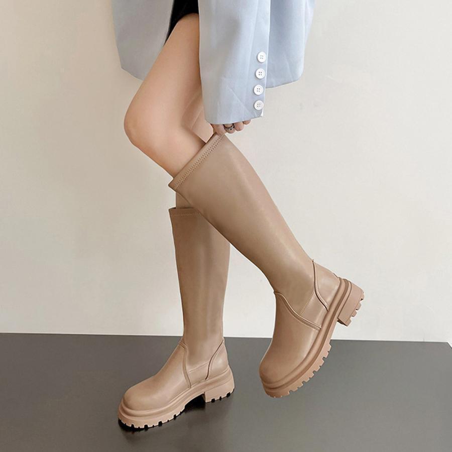 韓国旅行 少女時代 まさに、ロングブーツの着こなしのお手本!