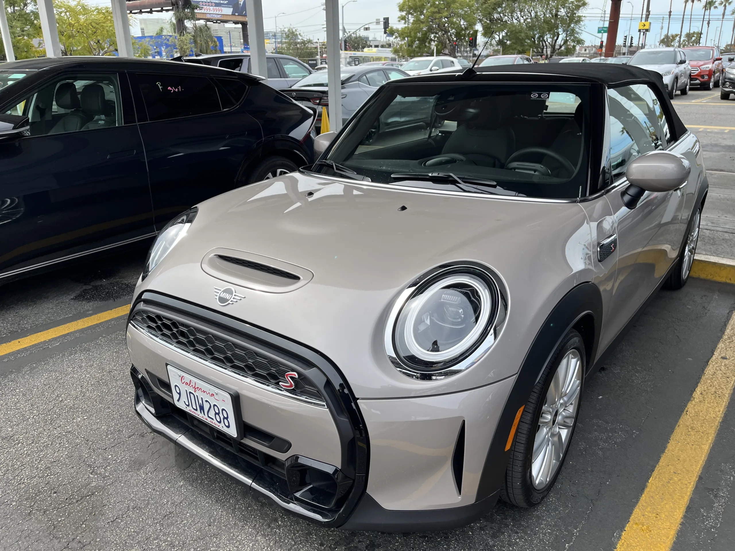 アメリカ ロサンゼルス空港 営業所のご紹介 - エイビスレンタカー