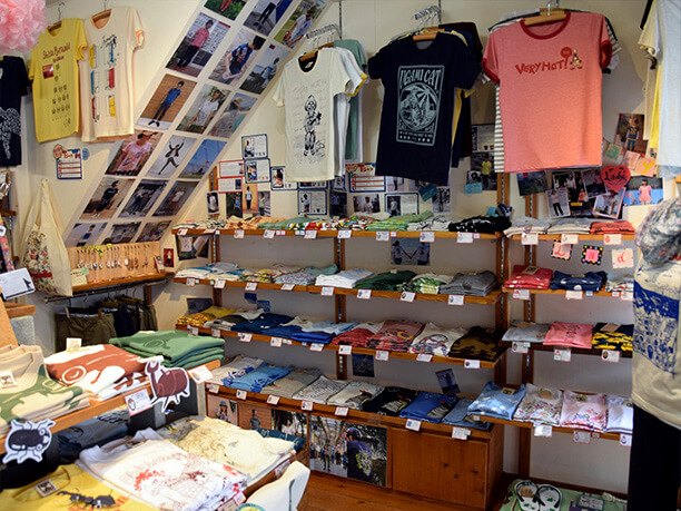 沖縄那覇のお土産格安購入には「イオン小禄店」が超絶便利。空港間近、行き方・商品を写真で紹介。ばらまきはスーパーで買うのが安い。 - nanatabi