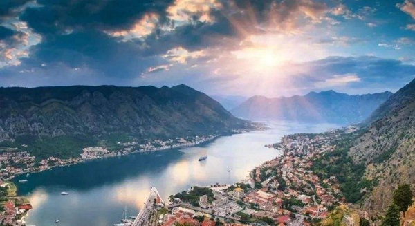 黑山共和國洛夫琴山、科托爾古城熱門旅遊景點＋自駕VS跟團優缺點