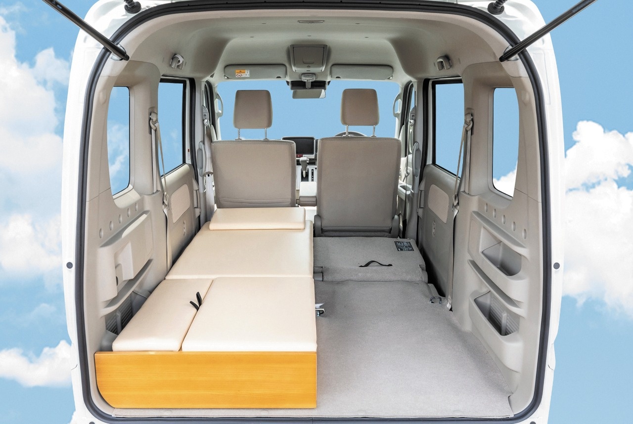 車中泊にオススメの「軽自動車」20選フルフラット式や便利グッズを紹介！：特選車日刊カーセンサ