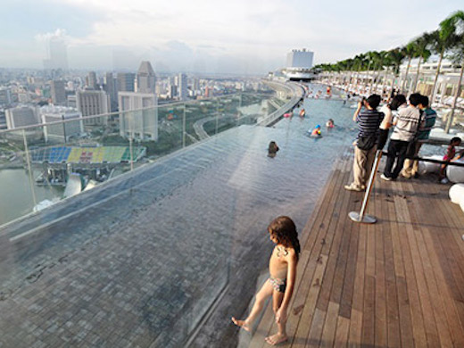 マリーナベイサンズの上にあるプール「インフィニティプール」は最高！シンガポール旅行ガイド 初心者でも家族と一緒に満喫できた