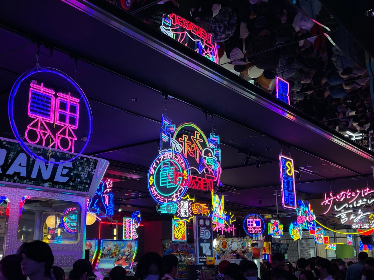 新宿 歌舞伎町のネオン 22585000648