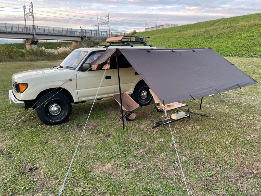 車 バン とタープを連結して快適なサイトを作る方法を探ってみた