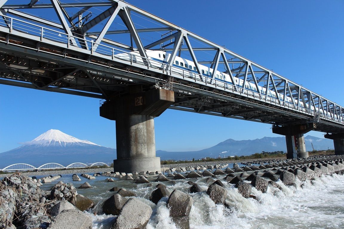 井上孝司の「鉄道旅行のヒント」 鉄旅の指定席、どの号車・どちら側を取る？ - トラベル