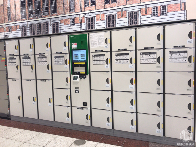 綱島駅のビル入口にコインロッカーを設置しました