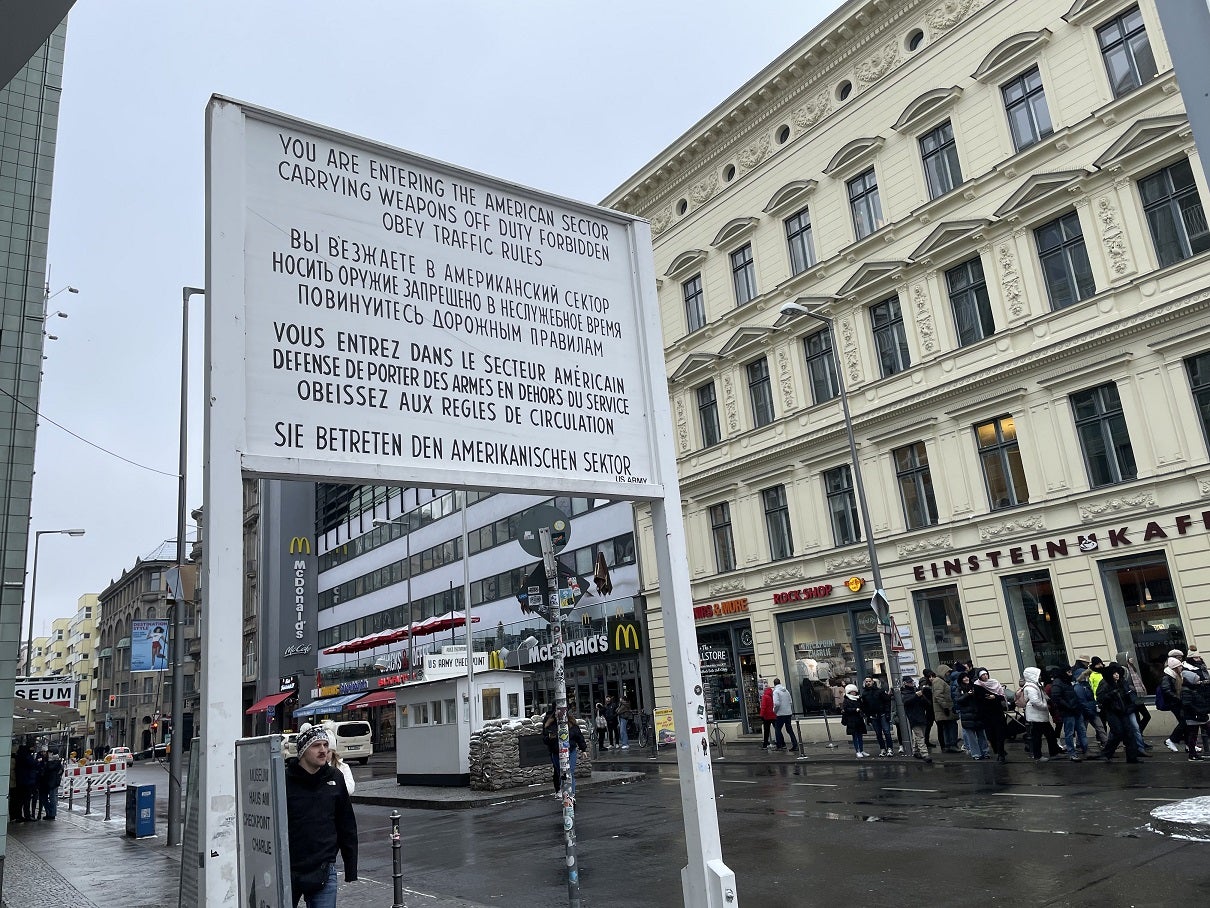 ベルリンの壁 チェックポイント・チャーリーとイーストサイドギャラリー 2つの壁博物館レビュー外資系管理職パパの日常