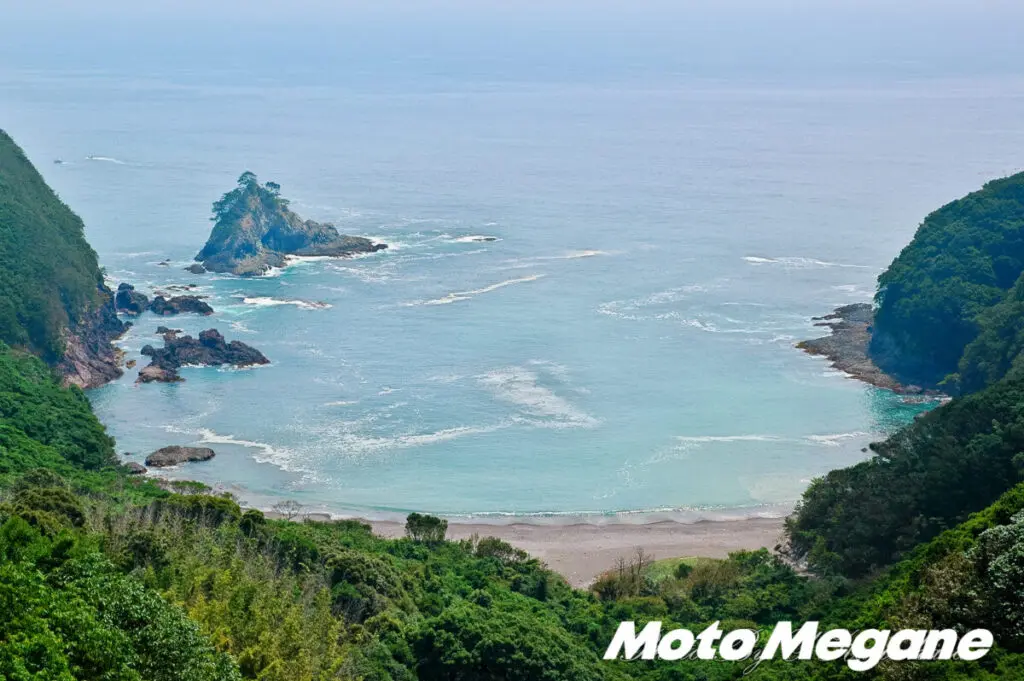 四国・南阿波サンライン・第一展望台、椰子の木が南国を感じさせる駐車場の眺め・徳島県美波町 1 の写真素材95089892-