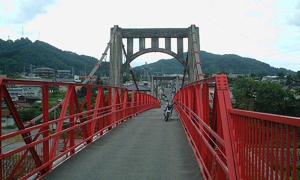 上高地のシンボル 河童橋 かっぱばし は、長野県松本市安曇上高地の梓川に架かる木製の吊橋。企業のお助けマン