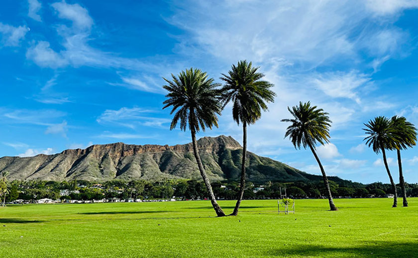 ダイヤモンドヘッドでのハイキング