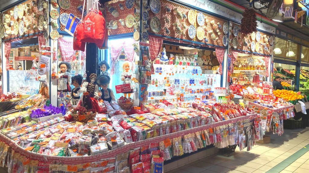 ブダペスト中央市場でお土産探し！格安フォアグラ発見！カード使える？トイレは？ - 旅好きアラサー女子の世界一周ブログ