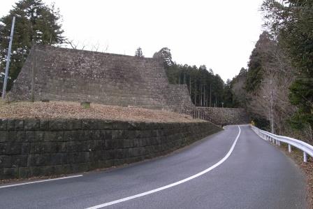 仙台城2 6高さ17m・傾斜70°のまさに圧巻の本丸大石垣！ – 城めぐりチャンネル