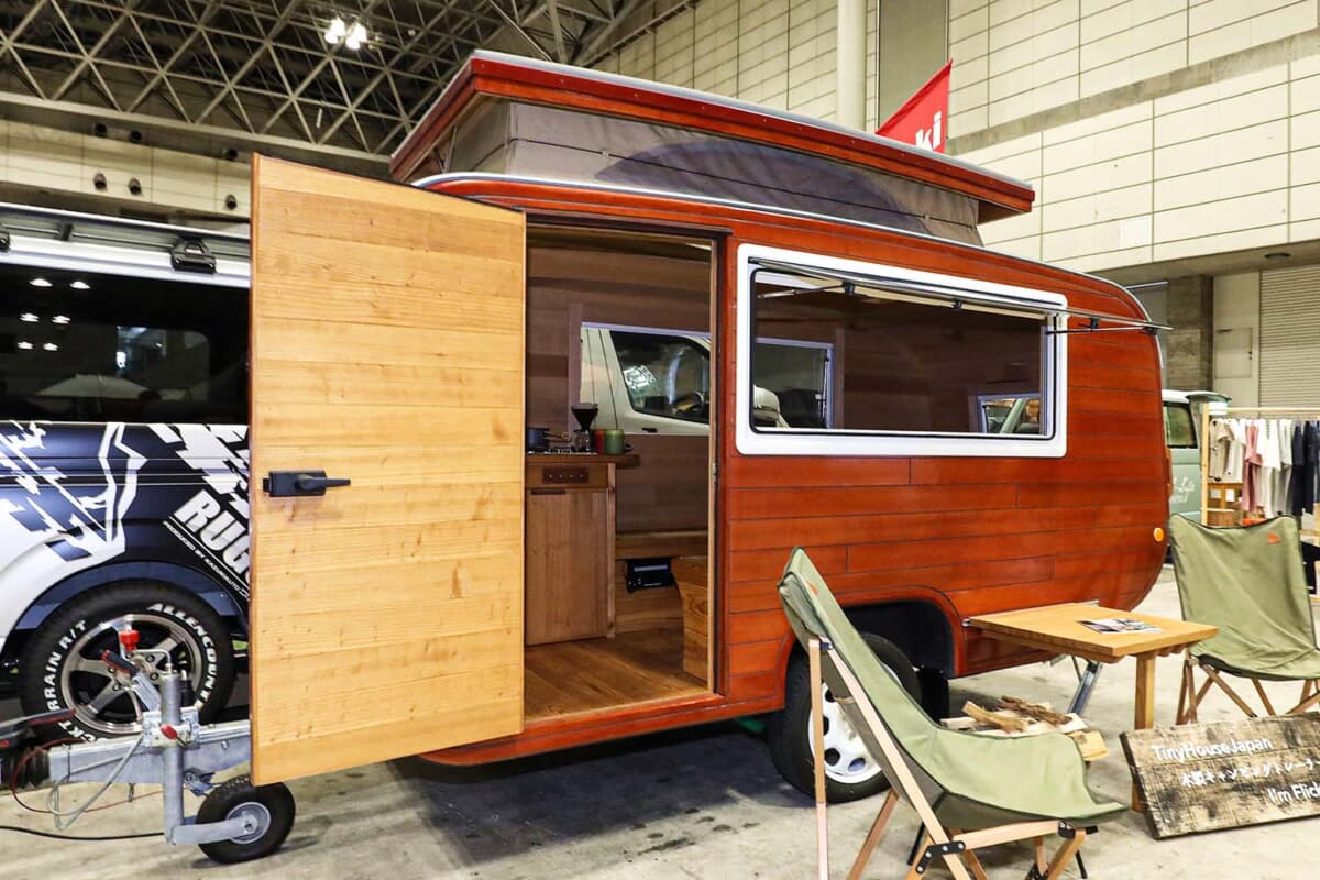 トレーラーハウス キャンピングカ
