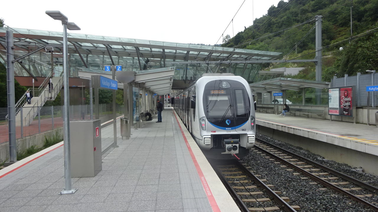 ビルバオ空港→サン・セバスティアン市内間送迎サービス＜貸切 スペイン語ドライバー＞ 到着便用バスクの観光ツアー・アクティビティ予約はディスカバリーバスク