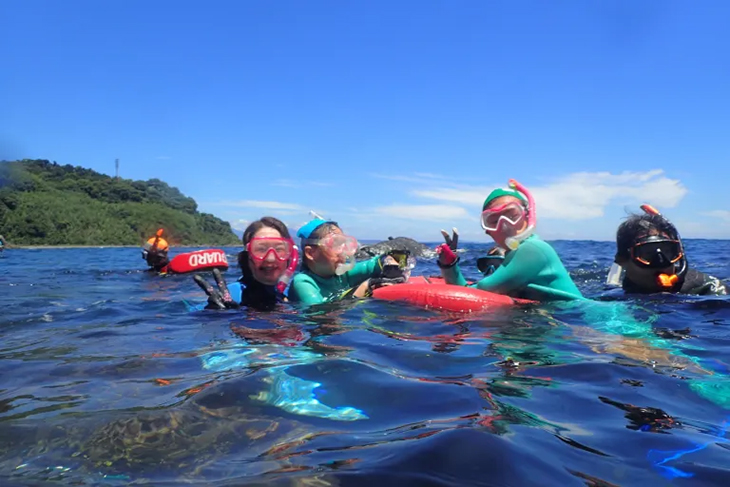 孤独な海水浴 秋の真鶴・番場浦でカニと激闘！シュノーケリングも楽しんだよFight fiercely with