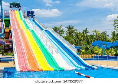 ウォータースライダーのイラスト - ONWAイラスト