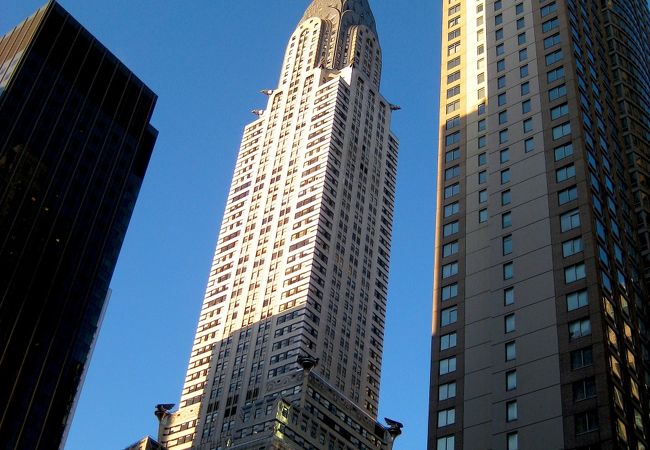 NYの名所、クライスラービル売却へ 米メディア報道 - 日本経済新聞